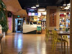 大堂-新华里咖啡书吧(新华书店小寨店)