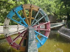 -雪山彩虹谷景区