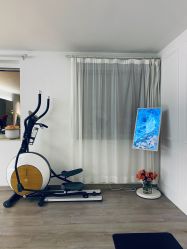 -闺蜜瑜伽·普拉提女性塑形馆