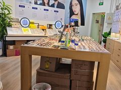 -天空之镜眼镜店蔡司依视路配镜授权零售店(望京颐堤港店)