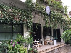 -彳亍咖啡·这里(水湾路店)