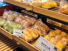 -顶东面包花园·生日蛋糕(世博店)
