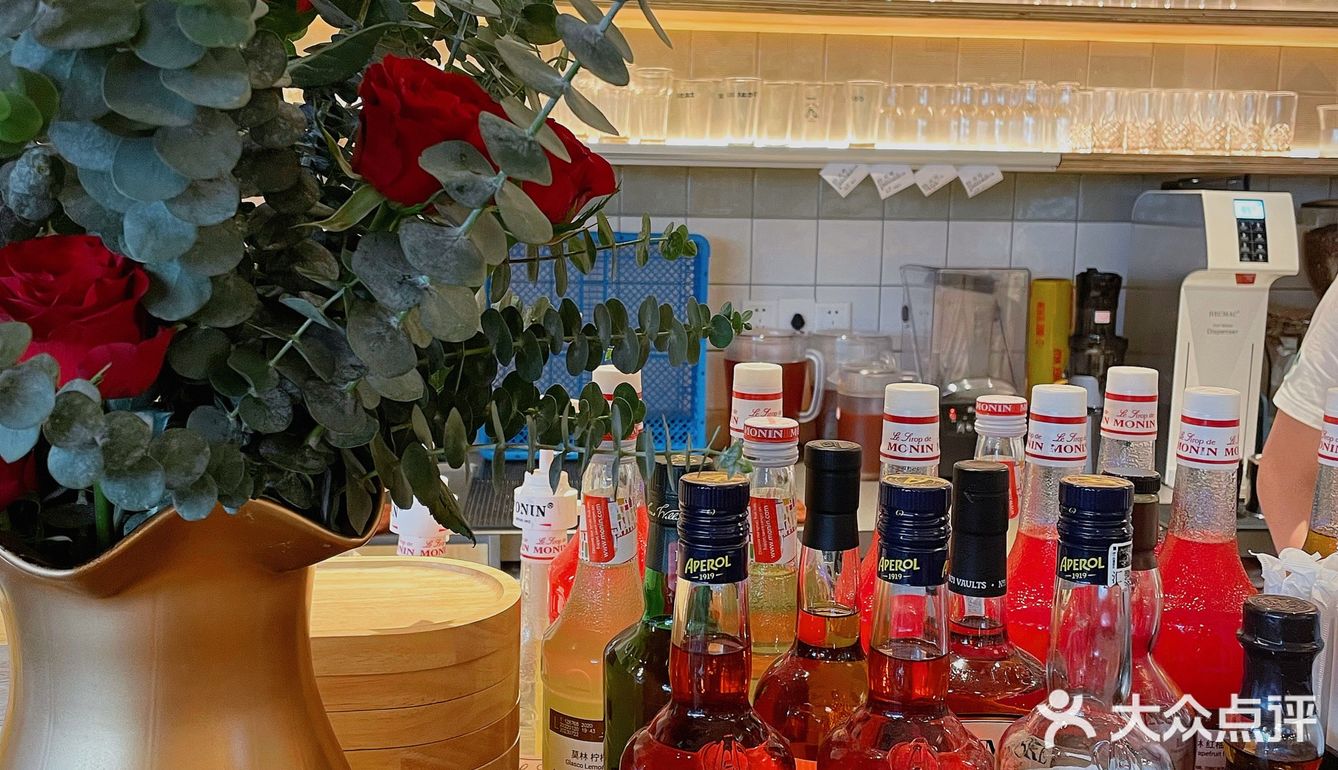 外摆用餐氛围感十足，超级适合约会的西餐厅