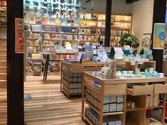 -猫的天空之城概念书店(杭州南宋御街店)