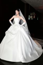 -Renee芮亦婚纱(原丽莎)