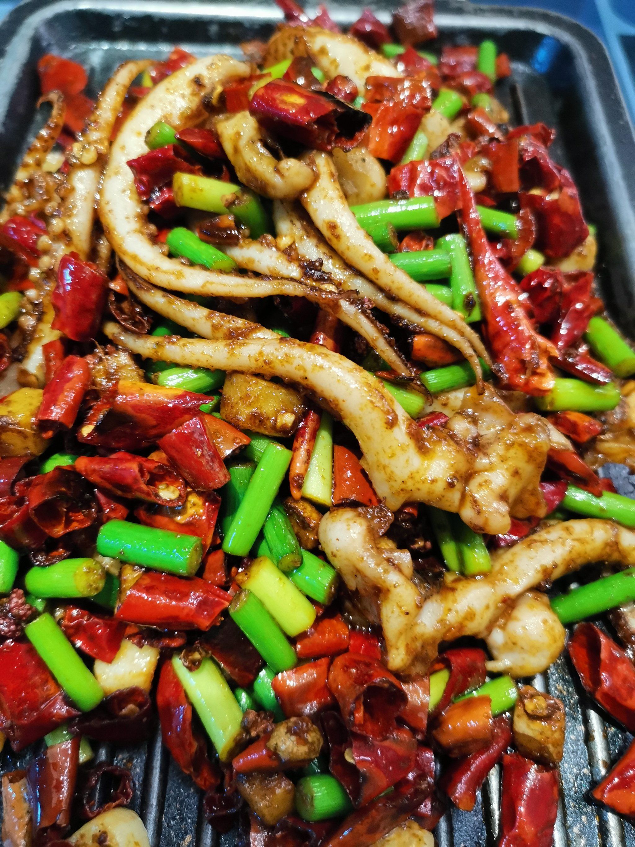 铁板鱿鱼须,这道风靡街头巷尾的美食,就像