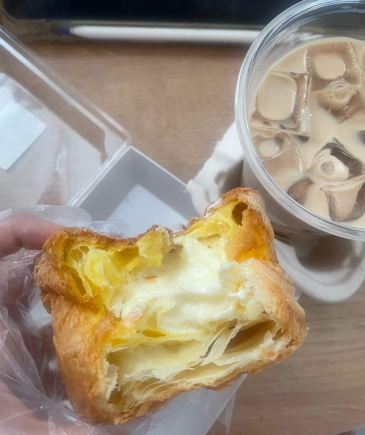 老天奶‼️奶油多到爆炸[吐]多乐之日超大泡芙试吃