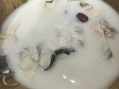 -滇香肴·云南菜蒸汽石锅鱼(云南北路店)