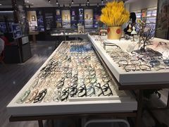 -宏宇眼镜蔡司依视路折扣店(兆佳眼镜城店)