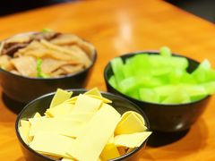 豆皮-炉小二铜锅牛蛙•川湘菜(三里屯店)