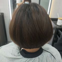 点击看大图 -七分屋LA·烫发·染发·剪发