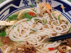 -鑫花溪牛肉米粉(东环大润发店)