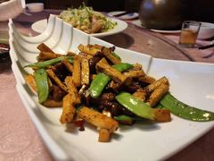 菌炒牛仔骨-东馆和天下特色餐饮(工农店)