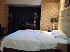 -悦宿美居酒店公寓(时代广场地铁站店)