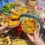 遇到这个门头挂着红绣球的火锅店千万要停下来