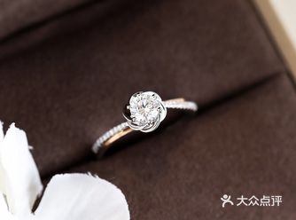 生日礼物变成男友定制的求婚钻戒，坐标成都