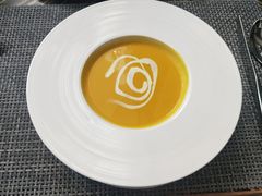 奶油栗子南瓜汤-小莫餐厅And More Restaurant西餐(北京展览馆店)