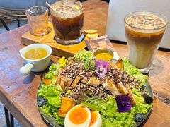 藜麦南瓜烤肉沙拉-邊渡咖啡