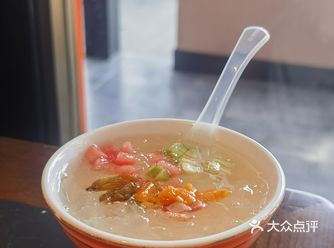 停车️：边上就有地面停车场，停车很方便