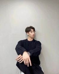 -一家只做男发烫染的店