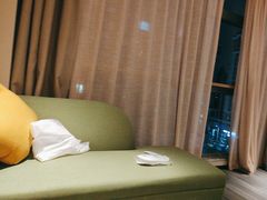 -深圳宝安体育馆希尔顿欢朋酒店