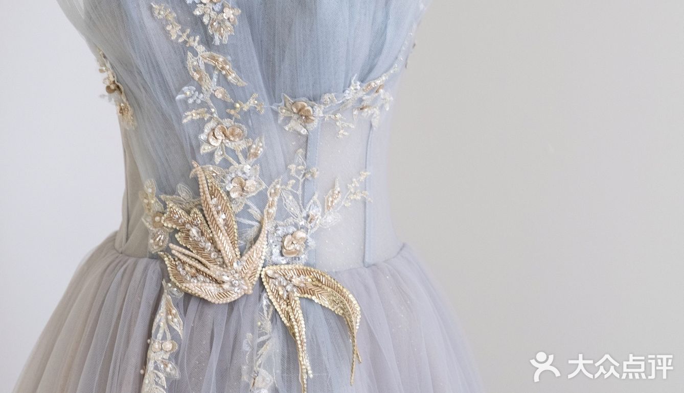 被新娘夸爆的神仙礼服，真的太显白显气质了[爱心]✨