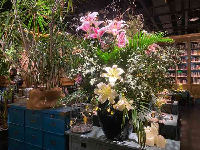 猛虎玫瑰61鲜花西餐厅(鎏嘉码头店)-"中秋节晚上八点,瓢泼大雨赶