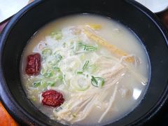 牛膝骨雪浓汤-神仙雪浓汤(明洞店)