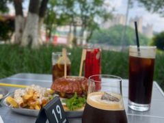 -三勾JJJ Burger&Coffee(梅溪湖店)