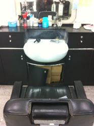 水池和镜前-四联美发