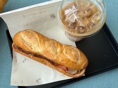 -Bánh Mì Huynh Hoa