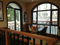 靠窗位-COSTA COFFEE(上海虹口公园店)