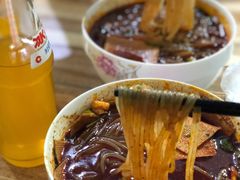 麻辣米线-老字号杨坡红油米线腊汁肉夹馍(东四道巷店)
