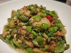 -阿瓦山寨·湘菜现炒·剁椒鱼头王(咸阳总店)