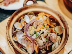 花蛤煲-何妹湿辣牛肉·粤式烧烤砂煲(桂雅路店)
