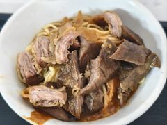-松树干拌面店