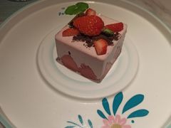 草莓外交官-蜜桃花开·中西融合菜E&W(南长街店)