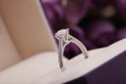 -威德钻石-克拉钻大本营(南京东路店)