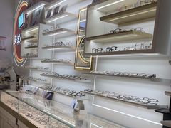 -美式眼镜·授权蔡司.依视路.尼康.豪雅.明月(南翔印象城店)