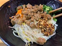 -两勺子一碗口水鸡拌面
