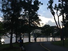 -东海岸人工湖美食村