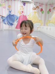 -昕艺尚皇家芭蕾舞蹈中心