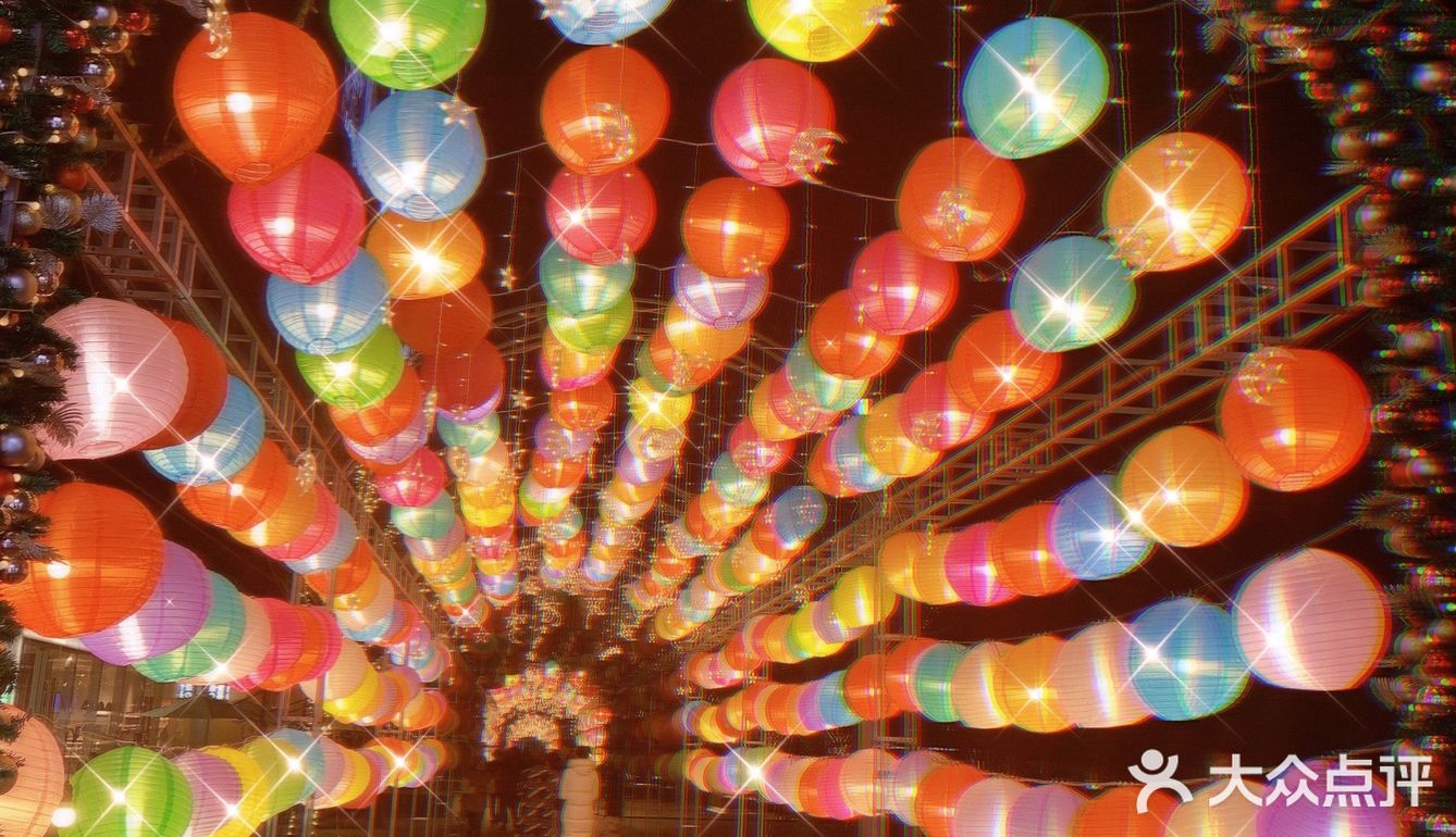 最美悬浮圣诞树｜万象城圣诞季