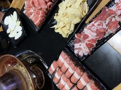 -果松木炭酸菜铜火锅·外婆参鸡汤