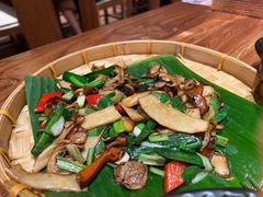 爆炒赤松茸黑牛肝菌-云海肴·汽锅鸡·云南菜(美罗城店)