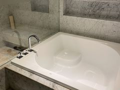 -上海虹桥西郊假日酒店