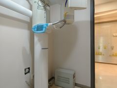 -瑞尔齿科(南京东路名人诊所)