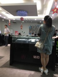 -威德钻石-克拉钻大本营(南京东路店)