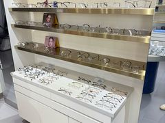 -视野联行眼镜•蔡司•依视路(温江店)