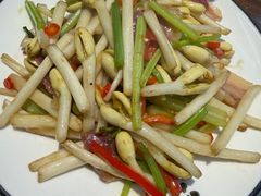 花生芽炒腊肉-民间瓦缸煨汤館(嵩山路店)
